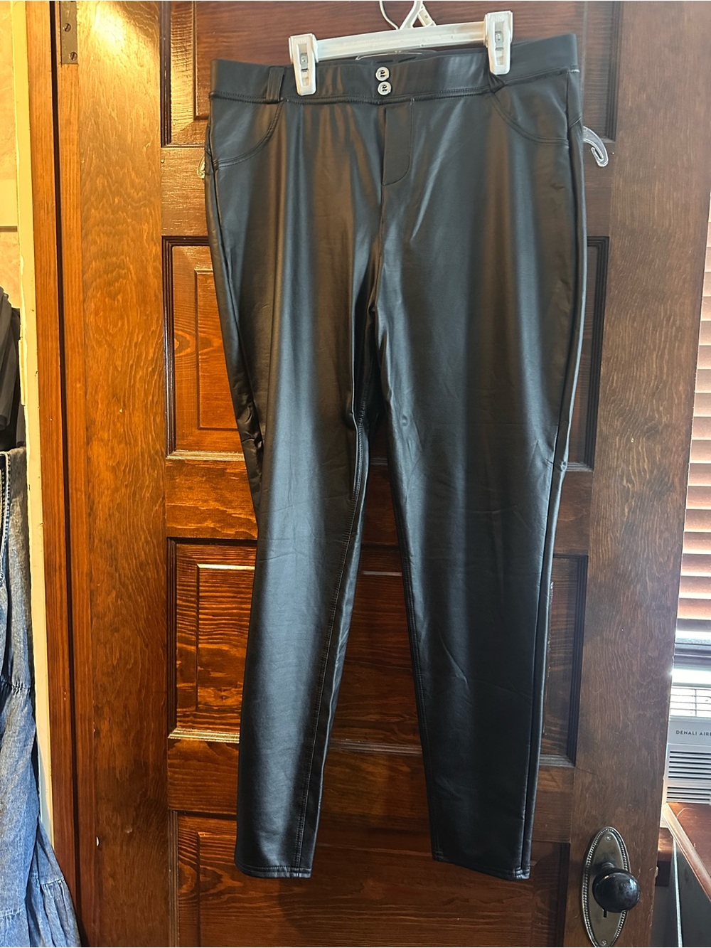 Faux Leather Skinny Pants - Black